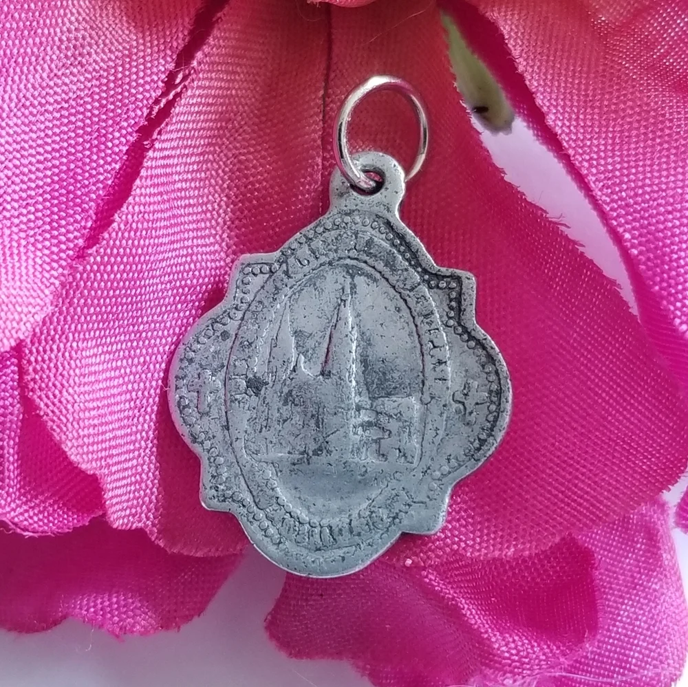 Vintage religious medal pendant madonna and child cathedral silver tone Catholic